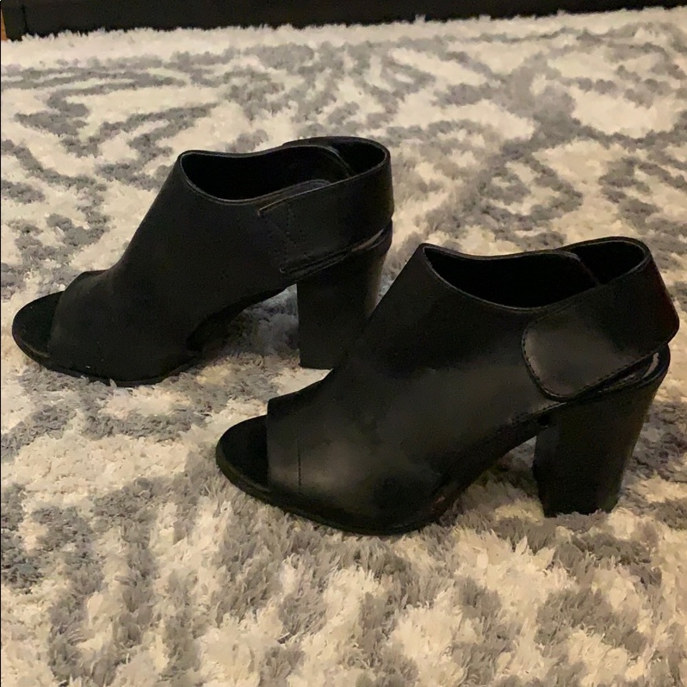 Madden Girl Peep Toe heel Black Size 6 Worn ONCE